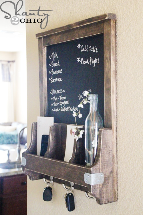 Another Great Organization DIY – Chalkboard with Key Hooks