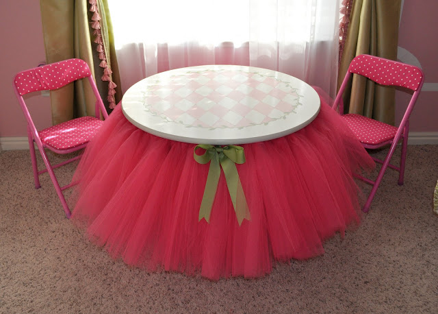 DIY Tutu Table – Gorgeous Decorating Idea for Your Little Girl’s Bedroom