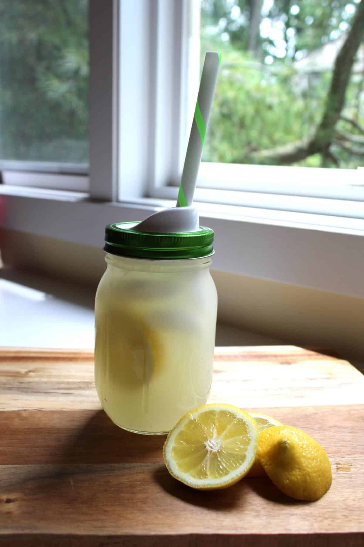 DIY Mason Jar Lemonade.