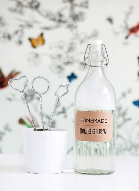 Homemade Bubble Solution And Blowers - 35 Summery DIY Projects And Activities For The Best Summer Ever 