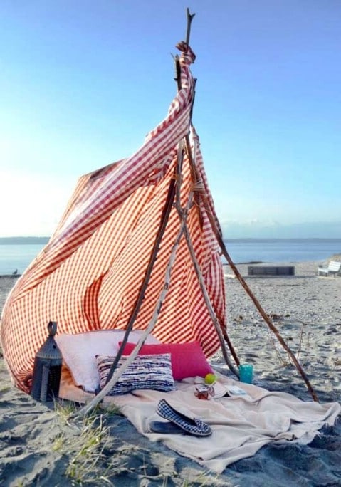 DIY Build Your own Beach Tent - 35 Summery DIY Projects And Activities For The Best Summer Ever 