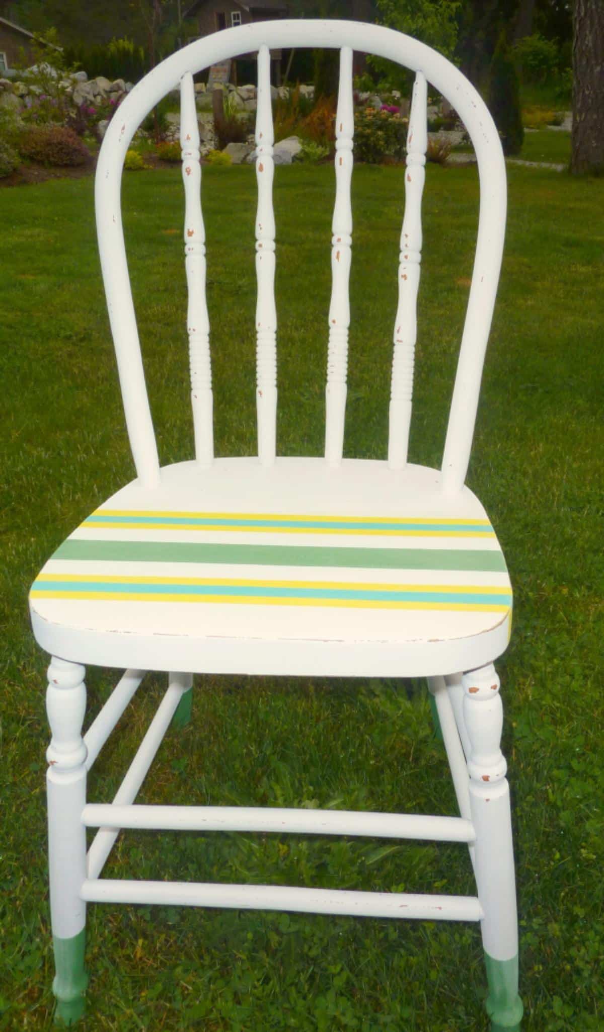A Dipped ‘n’ Striped DIY Chalk (and Craft Paint) Painted Chair
