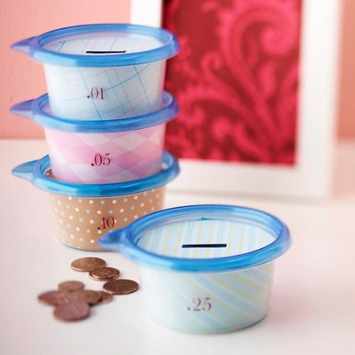 Keep Change Organized with Plastic Food Containers - 150 Dollar Store Organizing Ideas and Projects for the Entire Home
