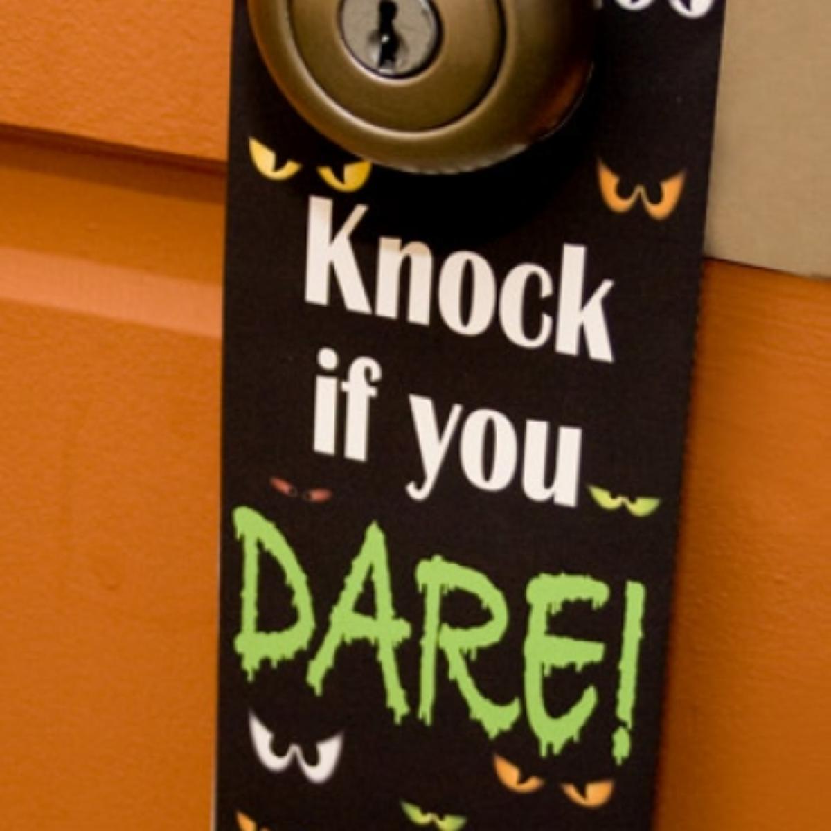 DIY Halloween Door Hanger.