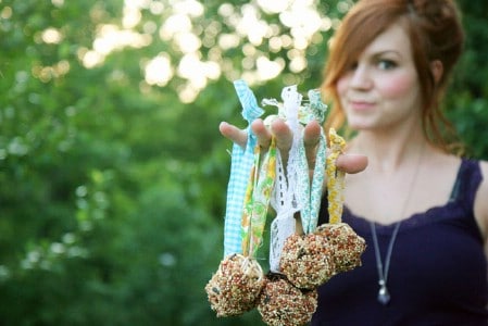 Summery Birdfeeders - 23 DIY Birdfeeders That Will Fill Your Garden With Birds