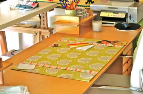 Fabric Desk Blotter - 30 Extremely Creative No-Sew DIY Projects