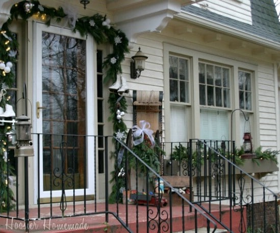 Country Christmas - 60 Beautifully Festive Ways to Decorate Your Porch for Christmas