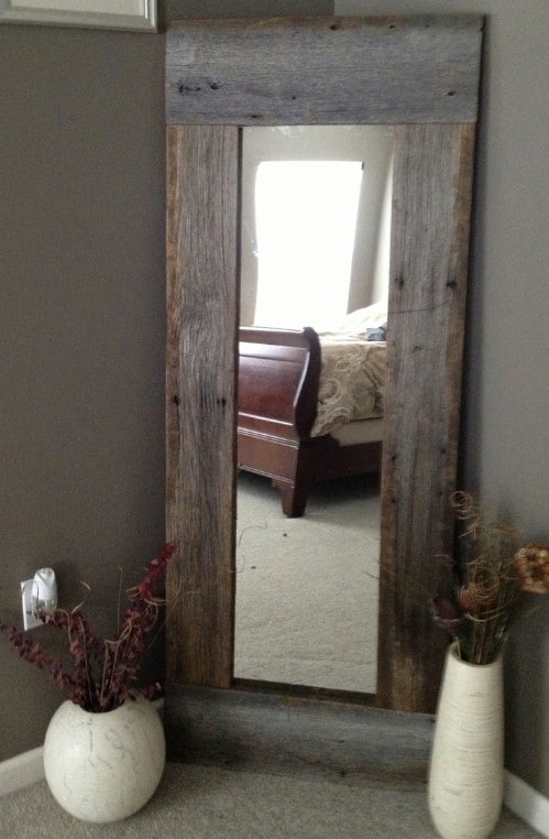 Barn Wood Mirror - 40 Rustic Home Decor Ideas You Can Build Yourself