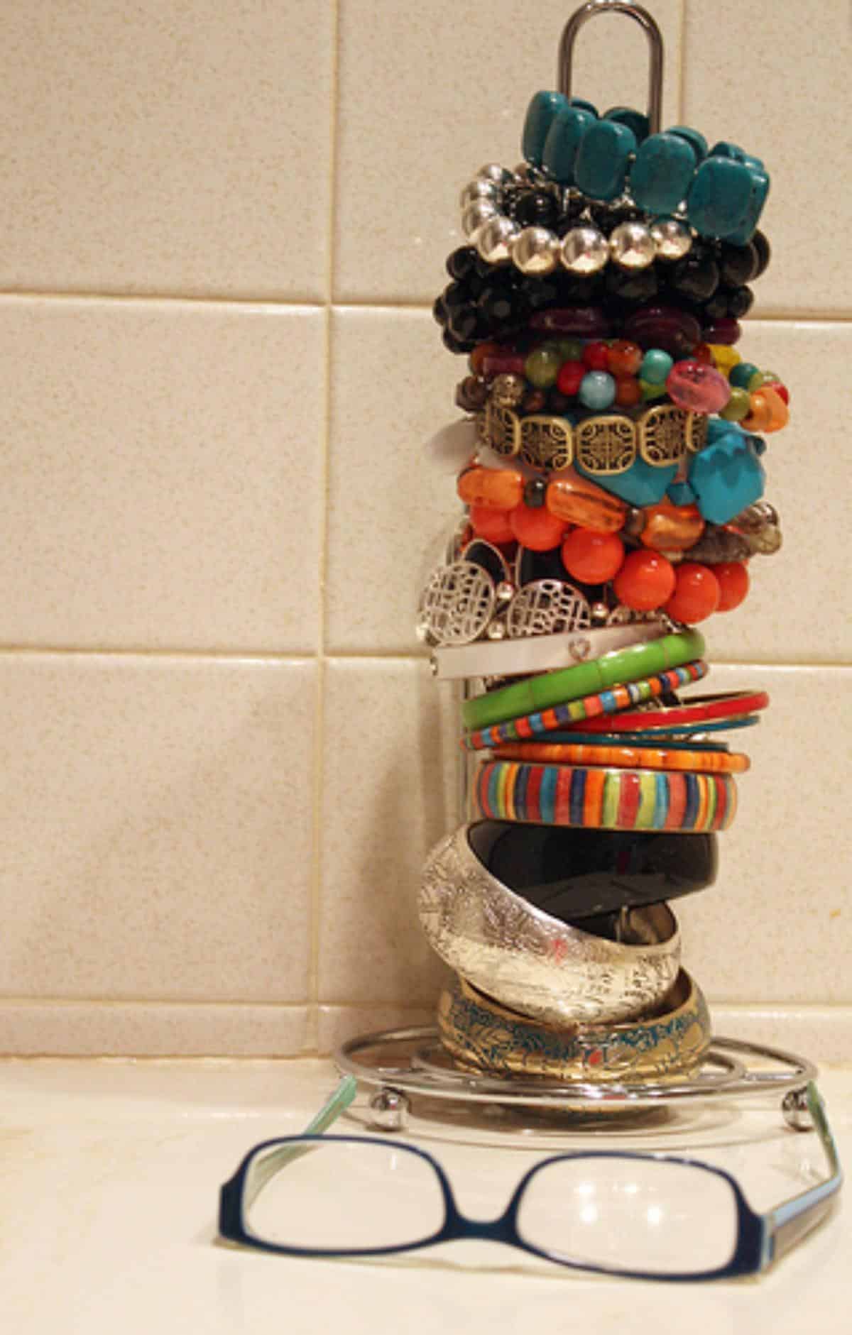 Cheap and Easy DIY Jewelry Organizer
