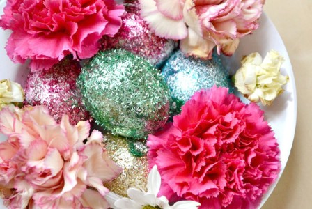 Glittery Flower and Egg Centerpiece - 40 Beautiful DIY Easter Centerpieces to Dress Up Your Dinner Table