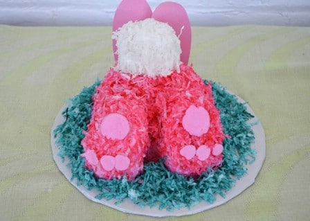Easter Bunny Bottom - 40 Beautiful DIY Easter Centerpieces to Dress Up Your Dinner Table