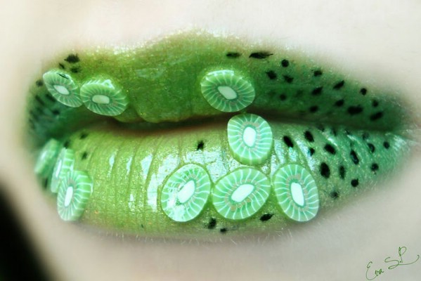 14 Genius DIY Halloween Lip Art Makeup Ideas