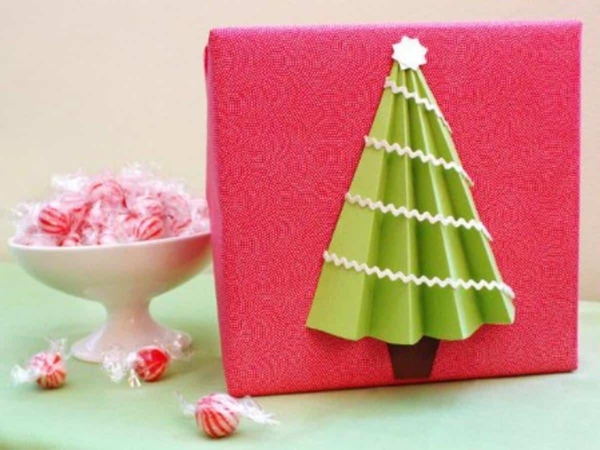 3d Paper Christmas tree wrapping.
