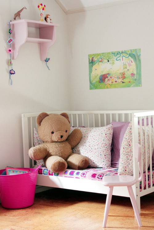 Day Bed - 20 Delightfully Creative and Functional Ways to Repurpose Old Cribs