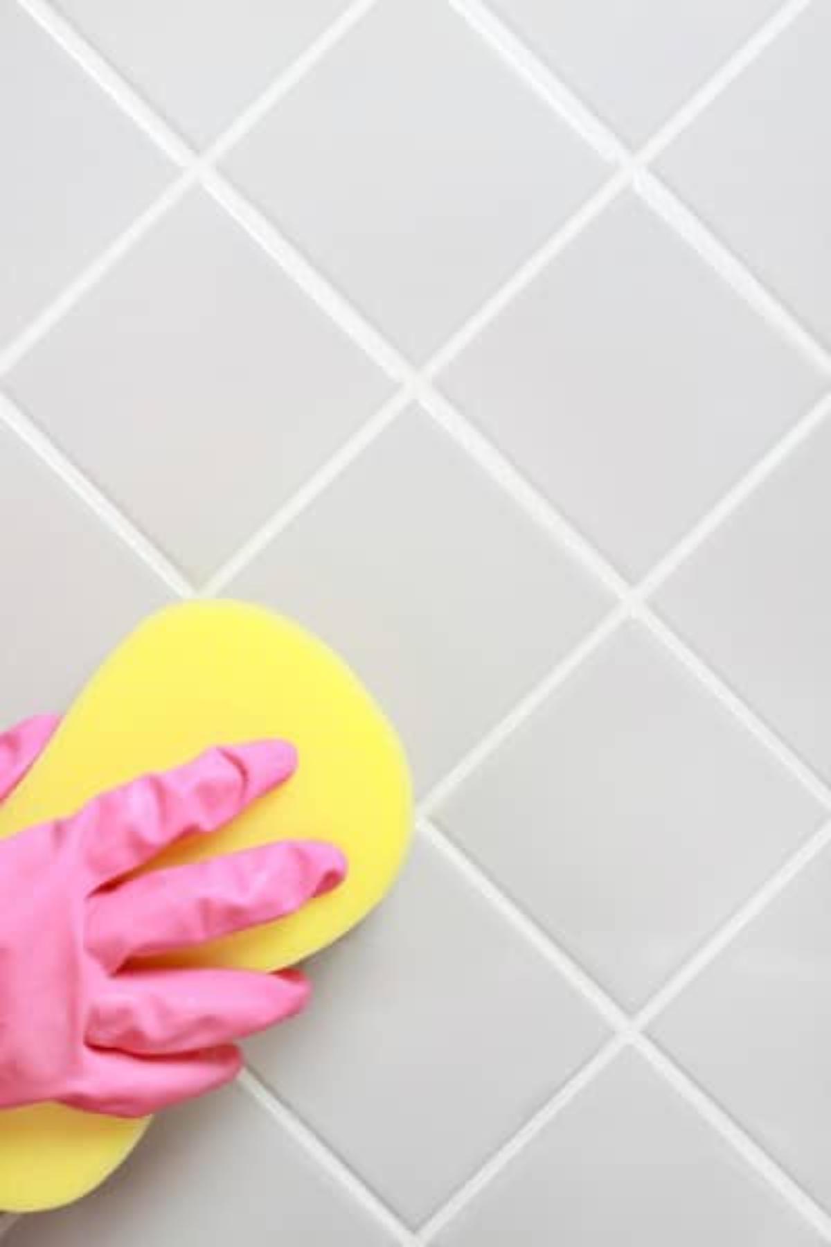 Cleaning tiles