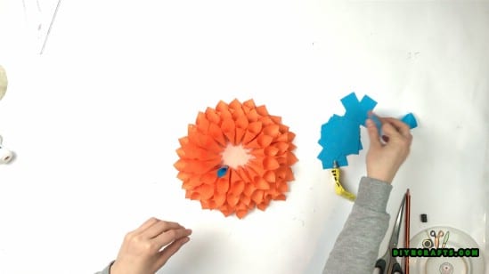 Steps - How to Make a Stunning Flowery Wreath Out of Nothing More Than Paper