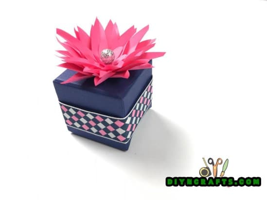 Finished decorative paper gift box topper.