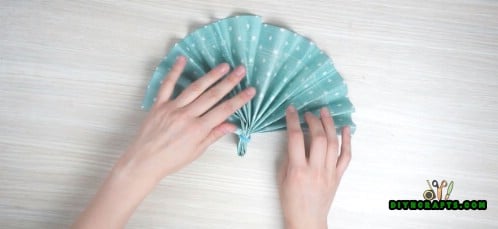 Fan Napkin - 5 Creative and Mind-Blowing Napkin-Folding Tricks in Under 4 Minutes