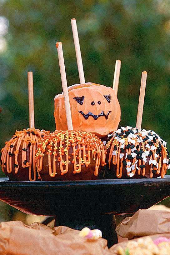 Traditional Candy Apples With A Halloween Twist