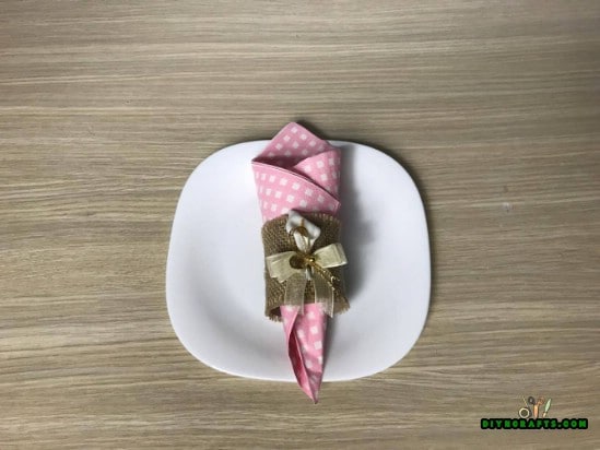 Napkin Ring- 4 Fun and Decorative Paper Roll Crafts You Can Make in 3 Minutes