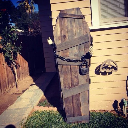 Frightening Upcycled Pallet Coffin - 25 Fantastic Reclaimed Wood Halloween Decorations For Your Home And Garden