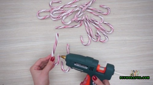 Candy Cane Wreath - 5 Candy Cane Projects for a Deliciously Festive Christmas