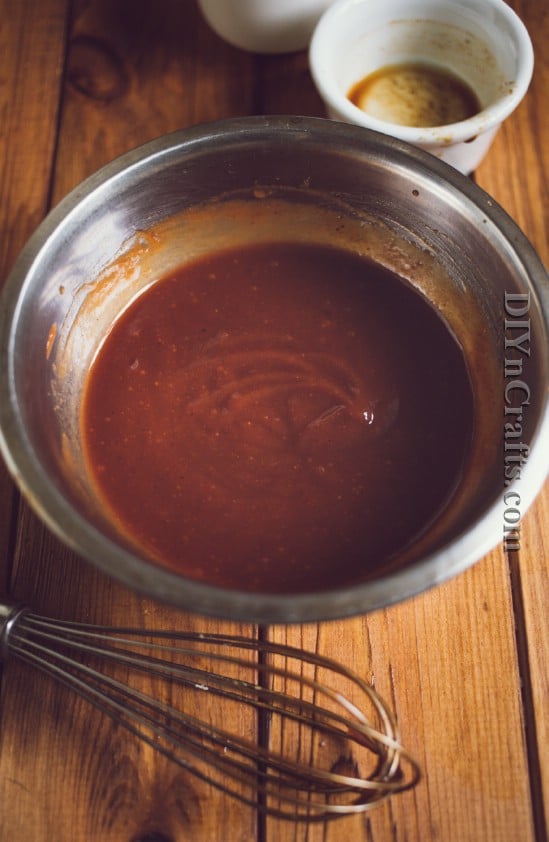 Worcestershire, honey, vinegar and other ingredients give the sauce the perfect tangy taste