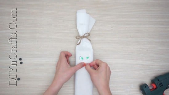 Snowman Gift Wrap - 5 Brilliantly Creative DIY Gift Wrapping Ideas for Christmas