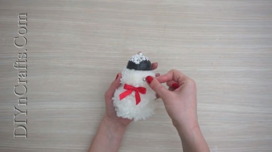Snowman - 4 Easy DIY Christmas Yarn Crafts to Spread Holiday Cheer