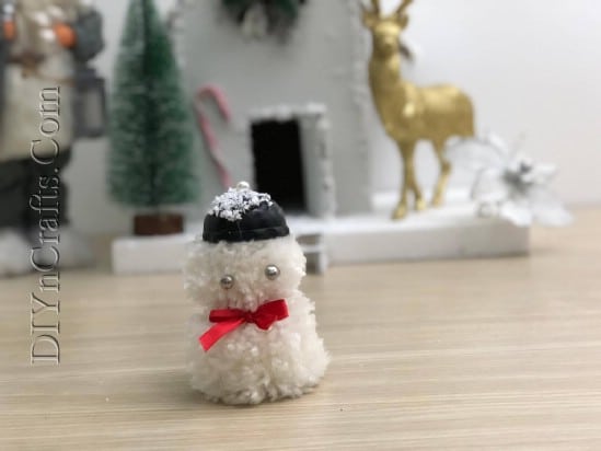 Snowman - 4 Easy DIY Christmas Yarn Crafts to Spread Holiday Cheer