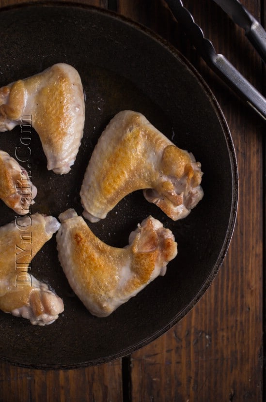 Brown chicken wings: