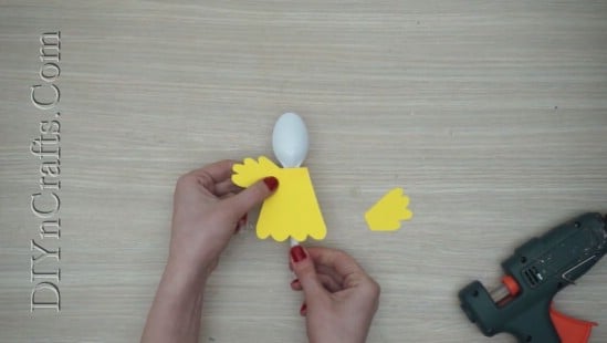 Chick Spoon 1 - 5 Fun Easter Crafts for Kids Using … Plastic Spoons!