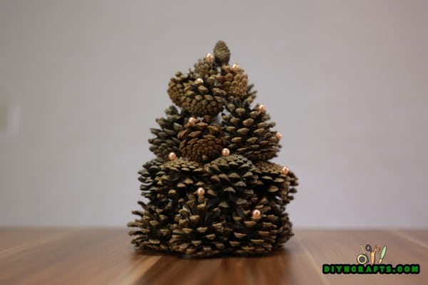 How to Make a Gorgeous Christmas Tree Out of Pinecones