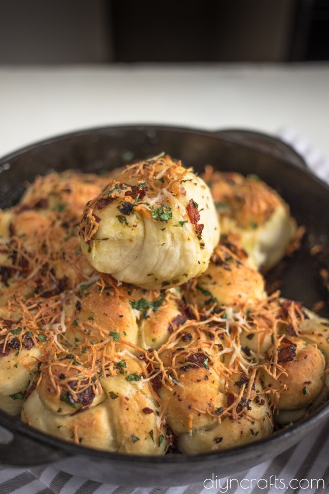 Pull-Apart Pepperoni Garlic Knots Are The Ultimate Appetizer