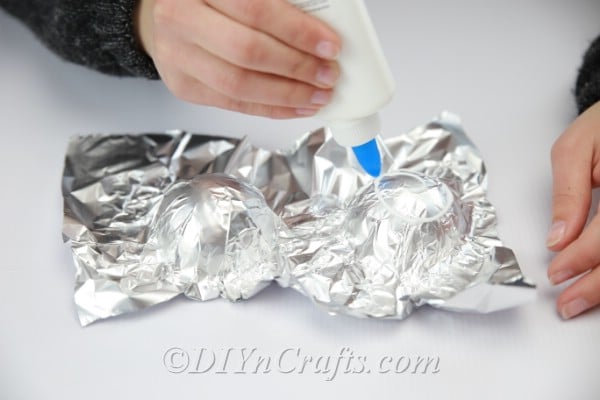 Prepare the aluminum foil by making it into the desired nest form.