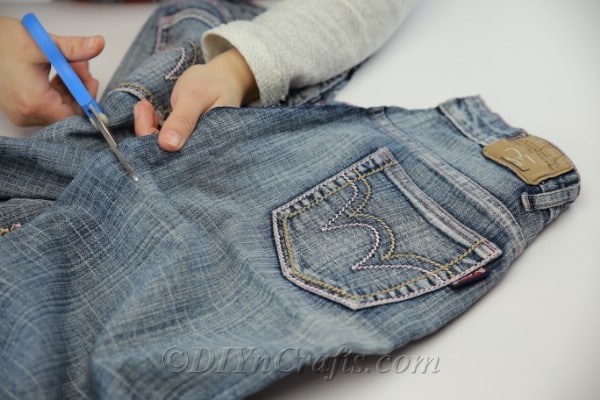 Cut out a pocket from old jeans