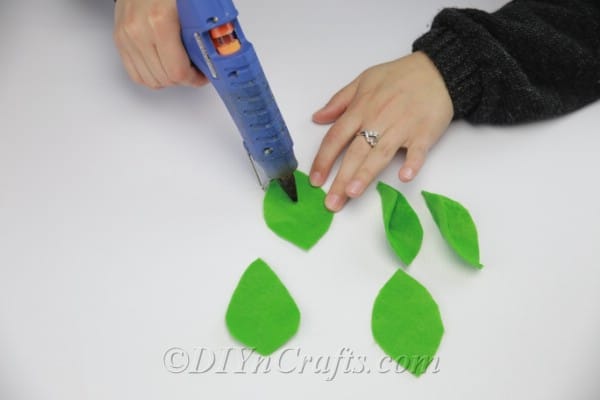 Forming leaves with glue