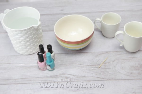 ail polish and supplies to make a marbled cup
