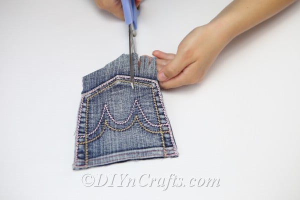 Cutting a fringe on the bottom of the pocket for the denim bag