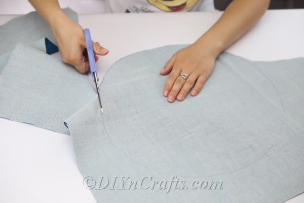 Cut of the circle from the fabric.