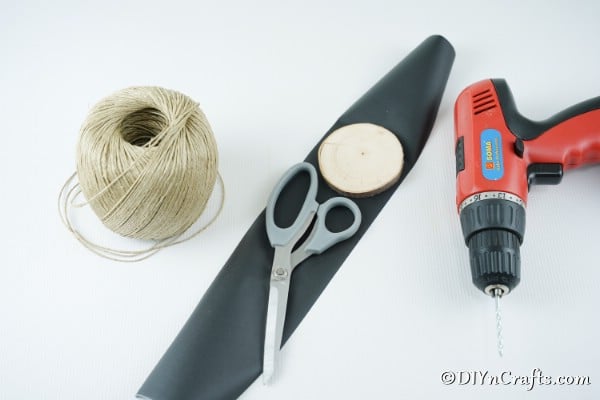 Supplies needed to make wood slice chalkboard ornaments for the christmas tree
