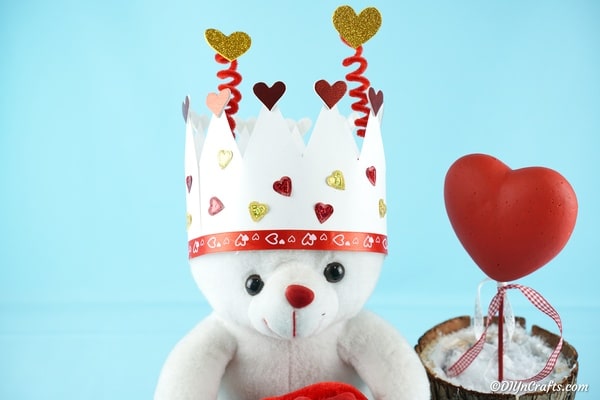 Valentine paper crown on white bear