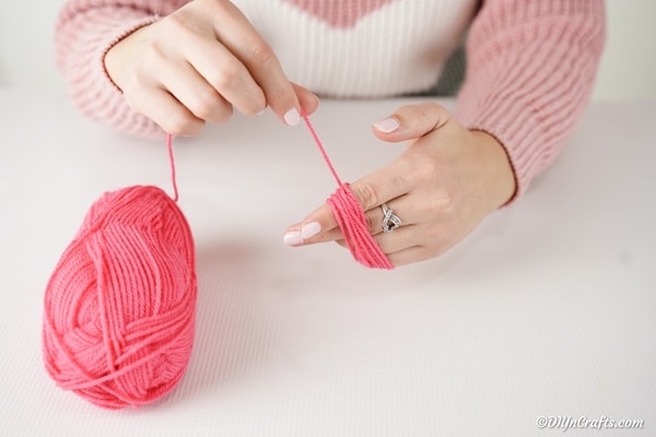 Wrapping yarn around palm of the hand