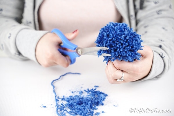 Clipping loose ends off yarn ball