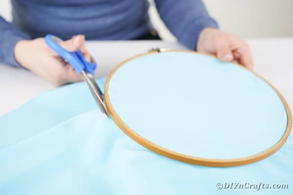 Cutting fabric to fit embroidery hoop