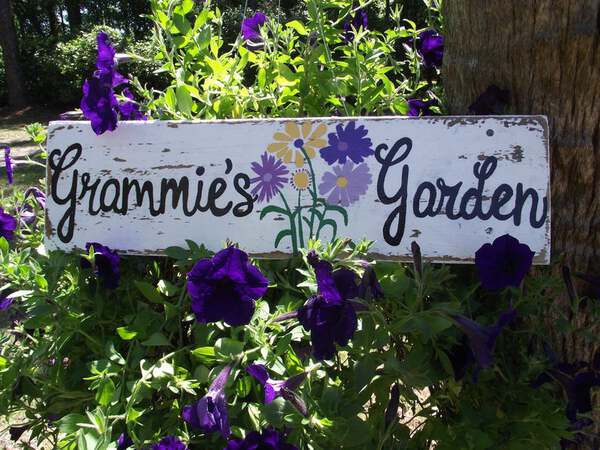 Painted grammies garden sign
