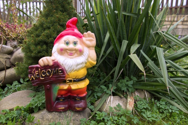 Gnome welcome sign