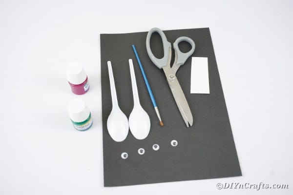 Supplies for making a spoon bat