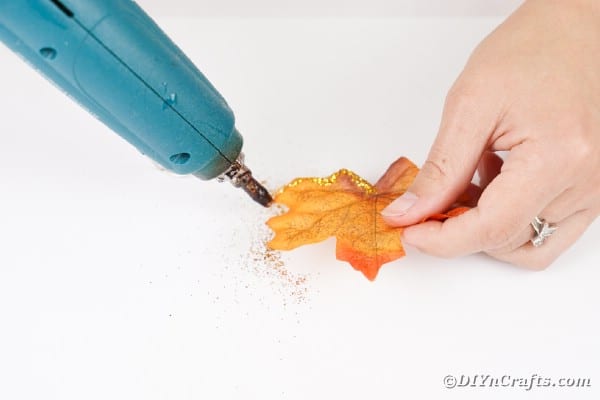Adding glue to leaf