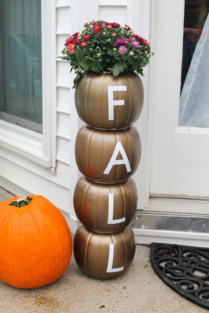 Plastic pumpkin stack with fall wording